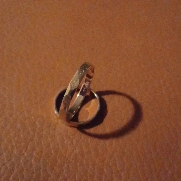 💙🌹New yellow tone wedding band - Picture 10 of 10